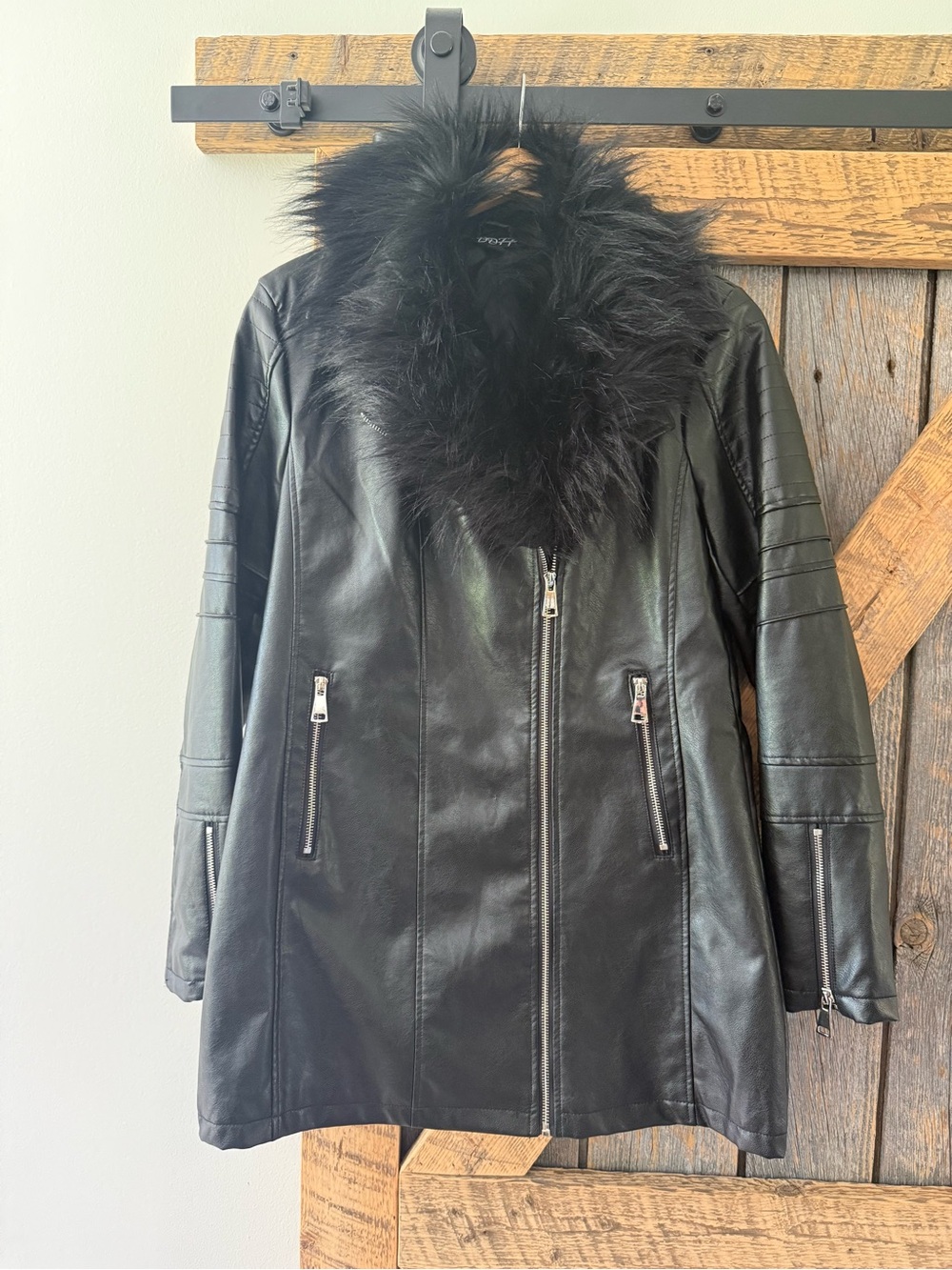 DD7u Faux Leather Black Coat with Faux Fur Collar - Women's Jacket - Size M